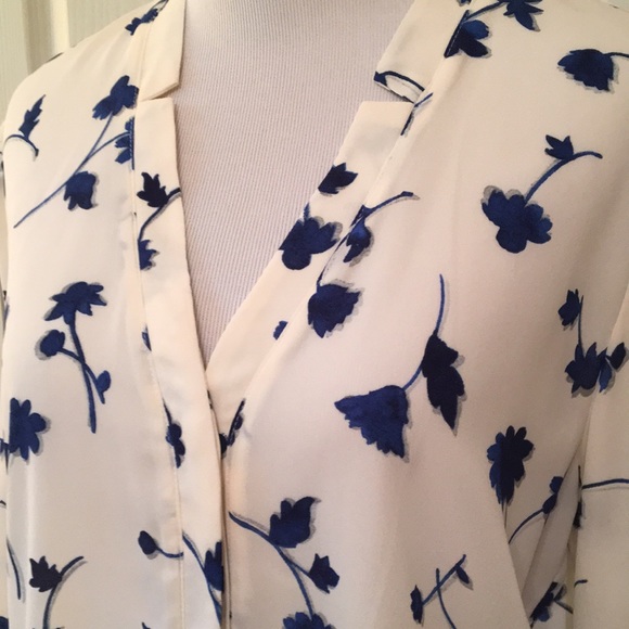 Banana Republic floral print blouse size M - Picture 2 of 6